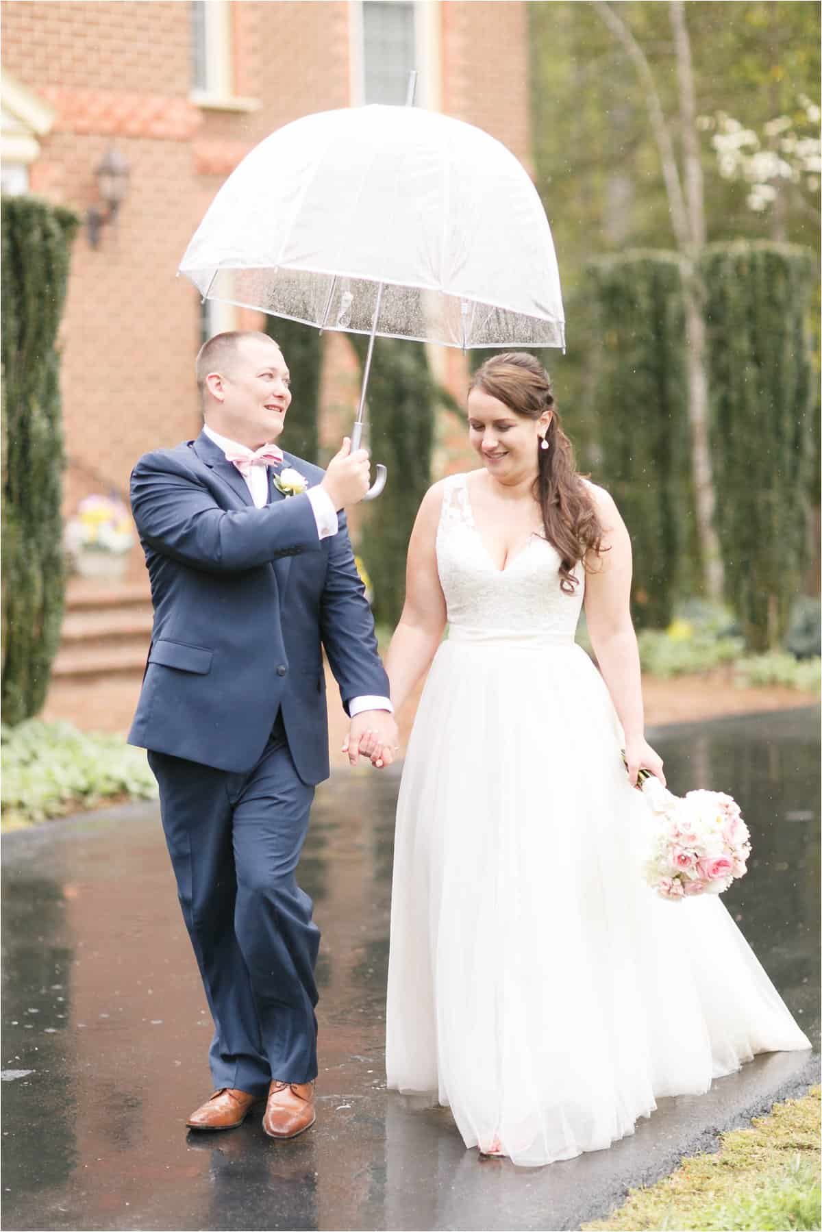 tips for rainy wedding photos