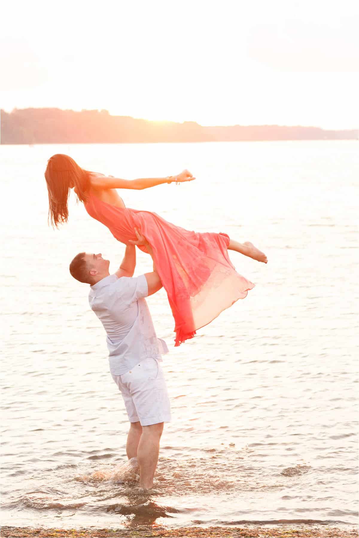 yorktown beach engagement photos