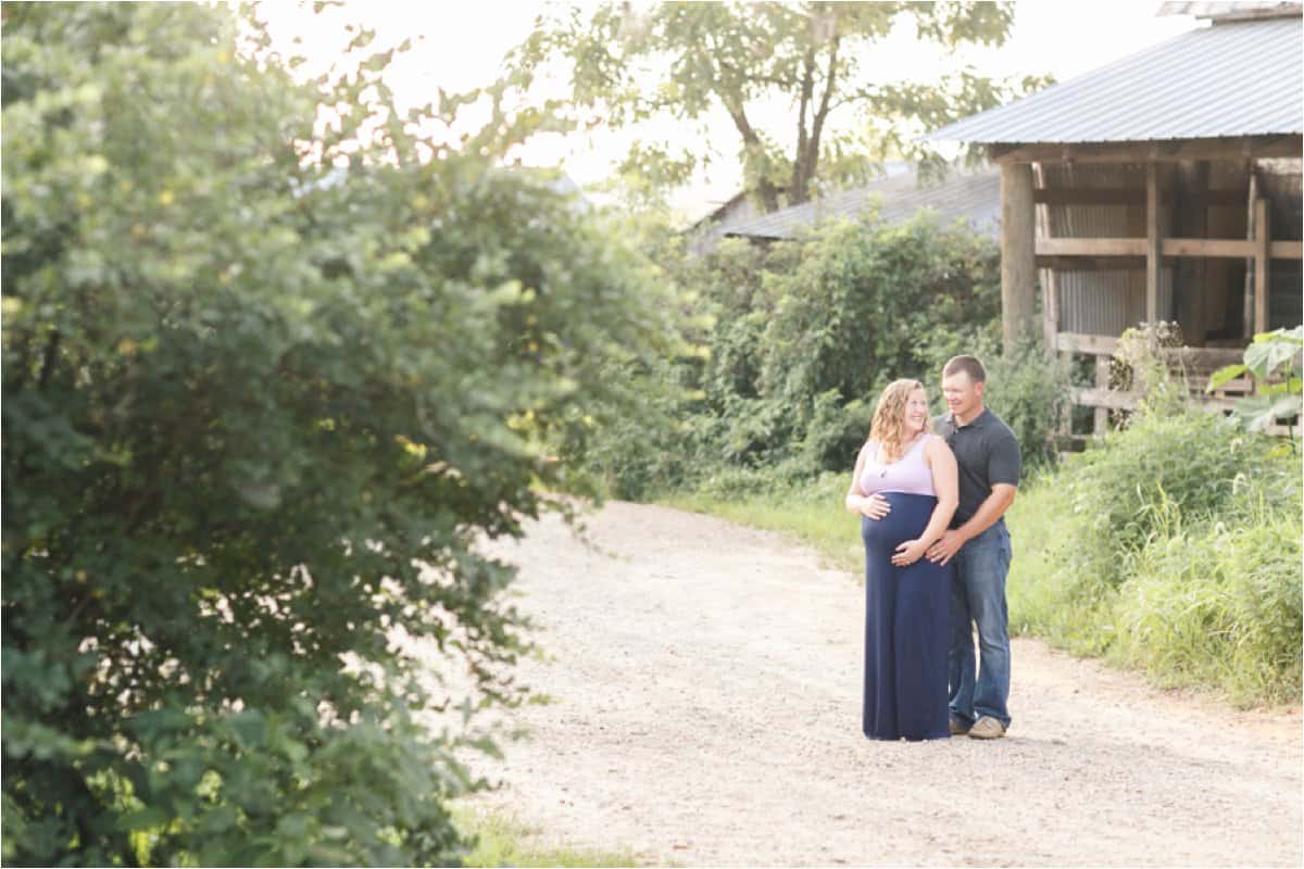 fun and sunny rustic maternity photos