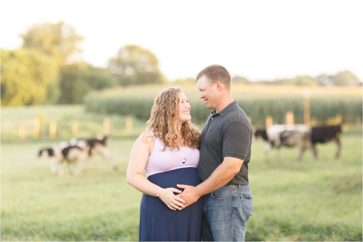 fun and sunny rustic maternity photos