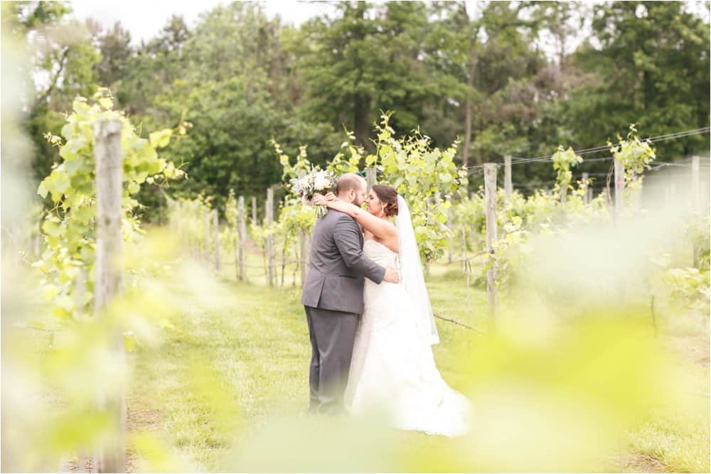 ashton-creek-vineyard-wedding-photos