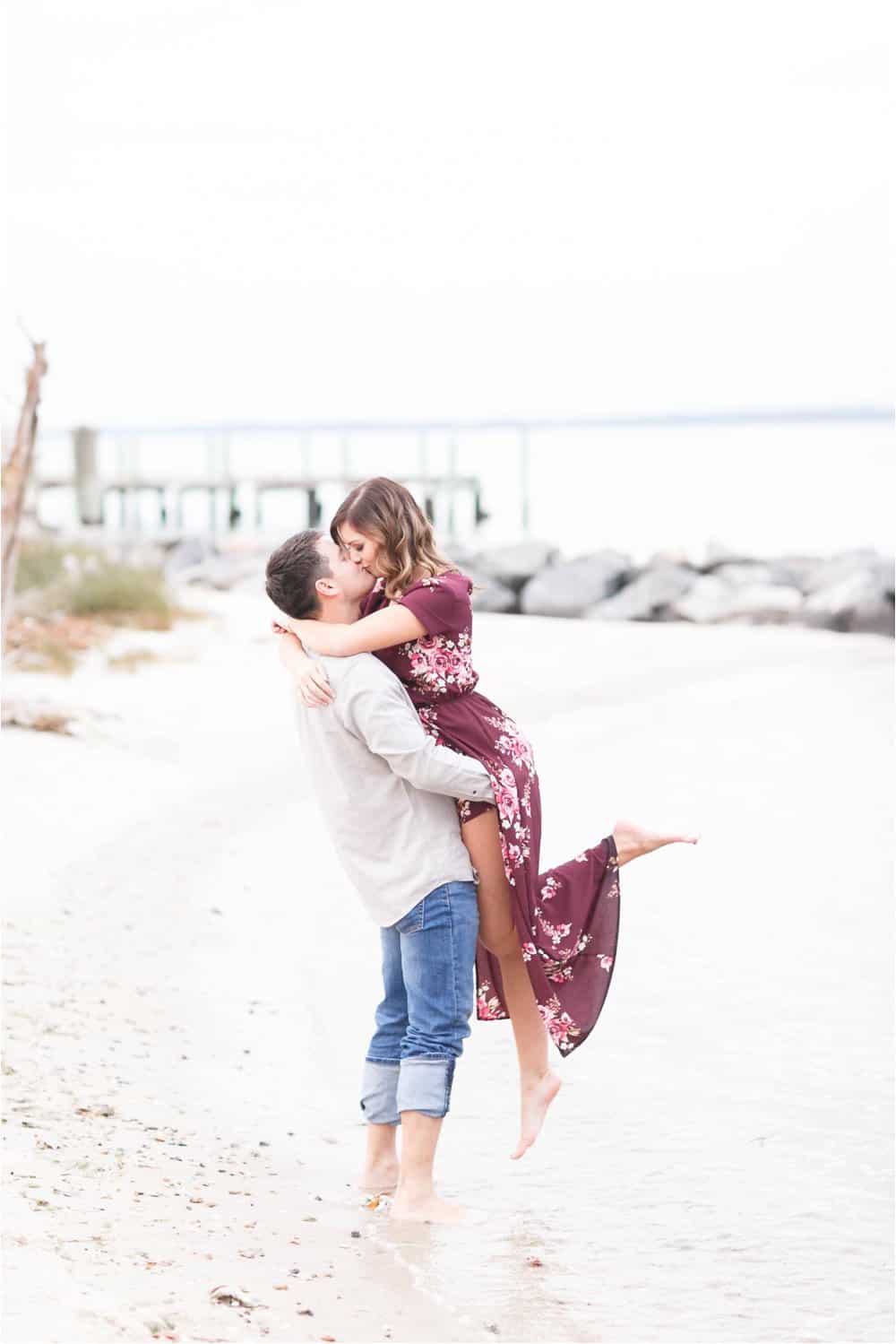 yorktown beach engagement photos