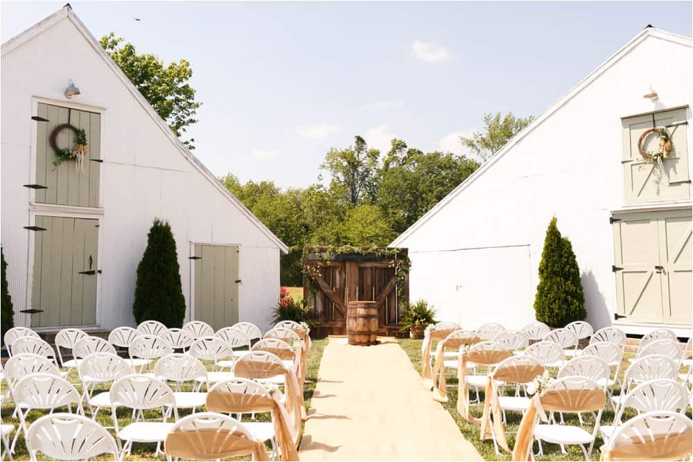 barns at timberneck wedding photos