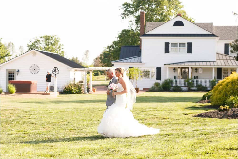 barns at timberneck wedding photos