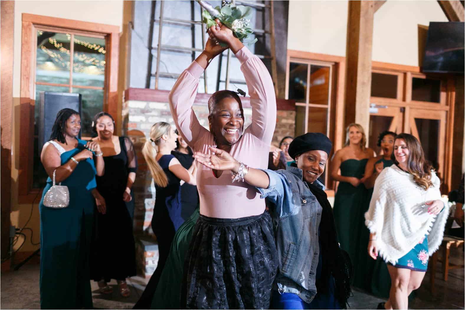 bold rock hard cider nellysford charlottesville virginia wedding photos