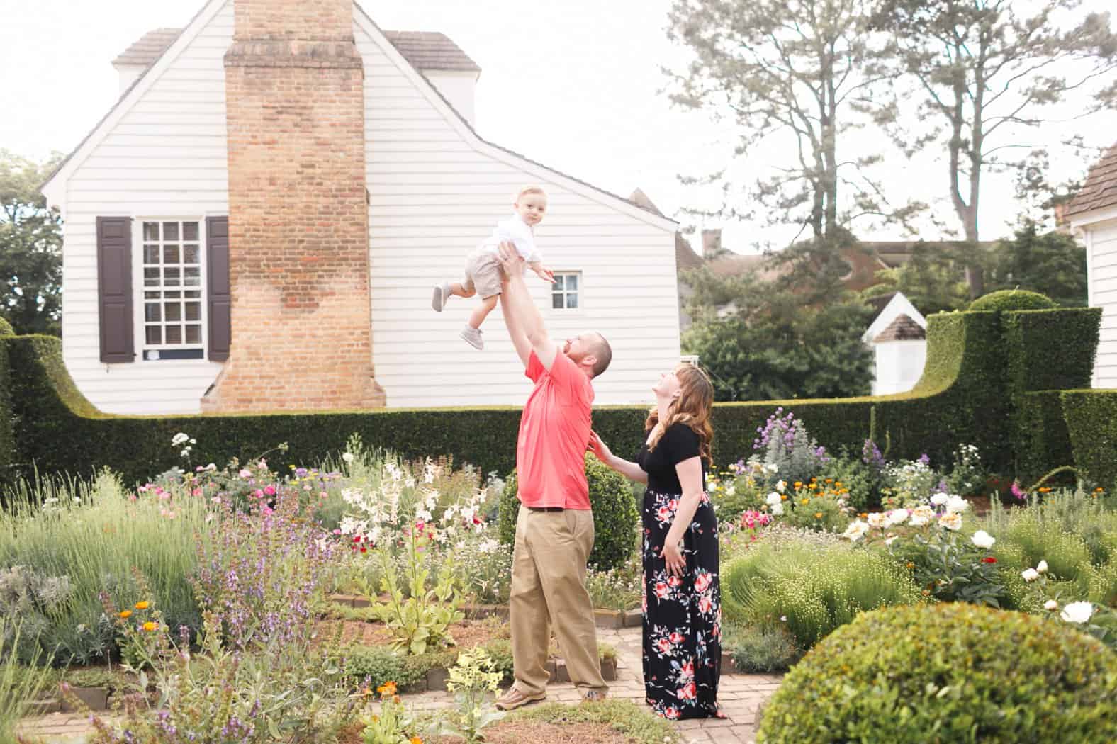 colonial williamsburg virginia engagement photos